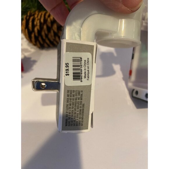 Bath & Body Works “Santa with Presents” Nightlight Wallflower Plug -New with tag - Picture 9 of 10